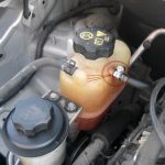 Когда менять ТОСОЛ в автомобиле или заливать свежий антифриз: когда нужна замена охлаждающей жидкости