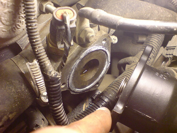 Лада Калина: замена термостата самостоятельно Лада Калина: замена термостата самостоятельно