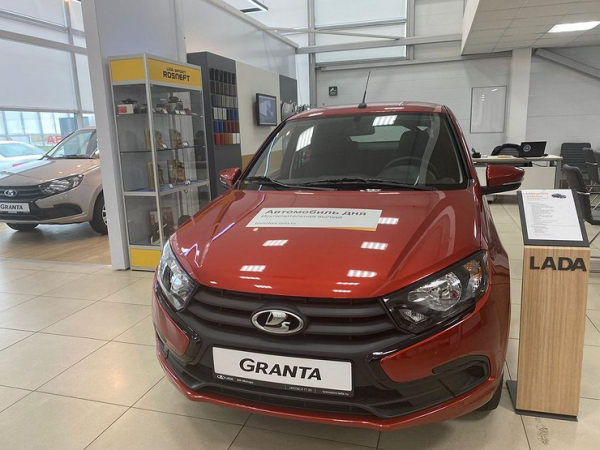 Маразм крепчал: депутаты потребовали явить россиянам автомобиль за 500 000 рублей