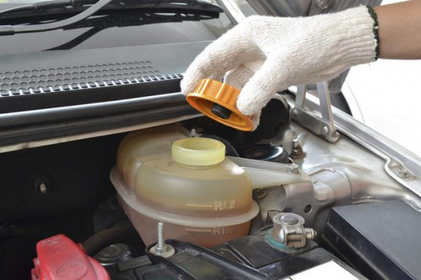 Уровень антифриза &laquo;на холодную&raquo; и на &laquo;горячую&raquo;: проверка уровня антифриза