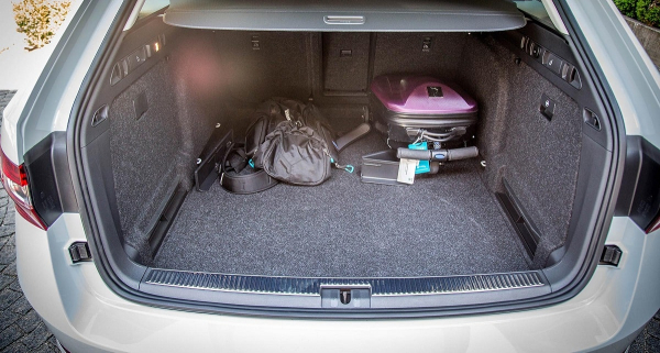 Водителям из РФ объяснили, в каких случаях инспектор ГИБДД может попросить открыть багажник 