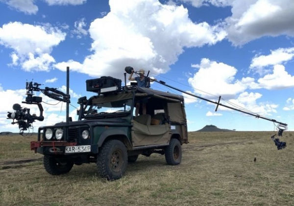 Land Rover Defender отримав екстремальну версію із захистом від слонів