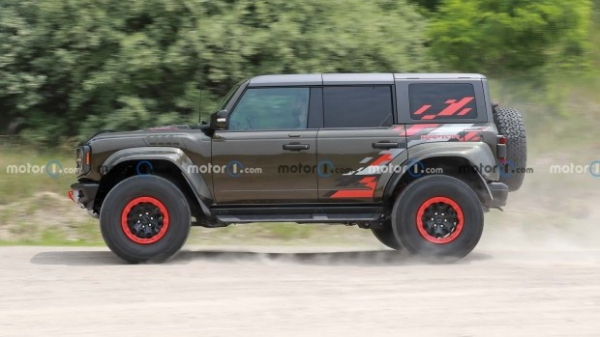 Ford Bronco Raptor приміряв новий стайлінг-пакет