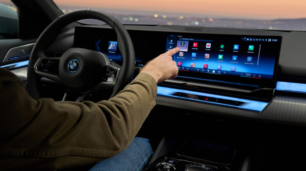 BMW добавила поддержку видеоигр в мультимедиа своих автомобилей
