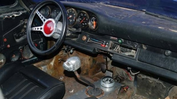 Спорткар Porsche 911 &laquo;перетворили&raquo; на незграбний лімузин