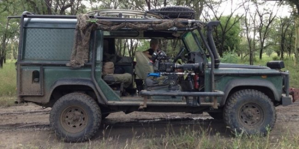 Land Rover Defender отримав екстремальну версію із захистом від слонів