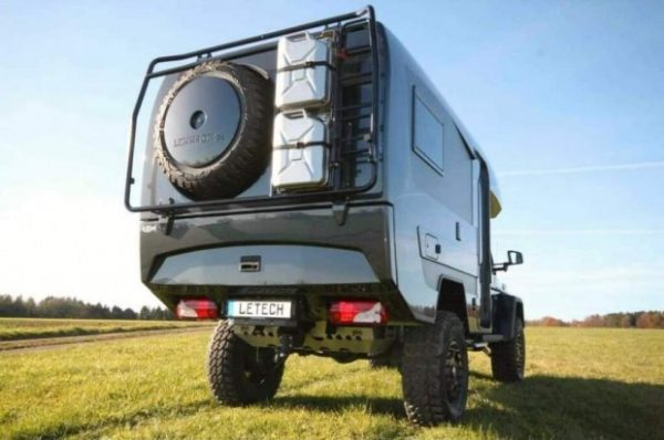 Mercedes-Benz G500 перетворили на кемпер