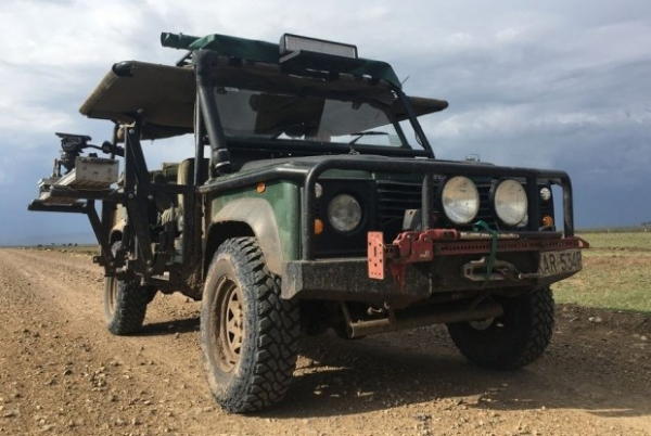 Land Rover Defender отримав екстремальну версію із захистом від слонів