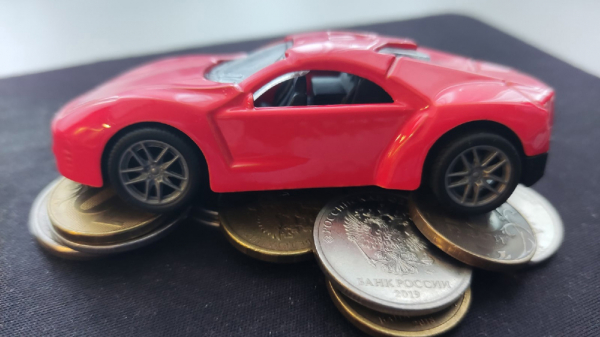 Автоэксперт Петр Баканов: для автосалонов ограничить наценку невозможно