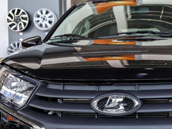 АВТОВАЗ поразит новым семейством, ГИБДД &mdash; жуткими штрафами, а очередной Левша &mdash; супердвигателем: итоги недели