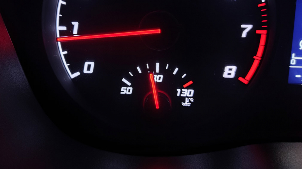 Эксперты посоветовали, как быстро остудить перегретый двигатель и избежать ремонта Эксперты посоветовали, как быстро остудить перегретый двигатель и избежать ремонта