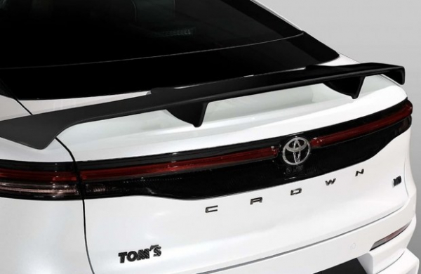 Преміальний седан Toyota Crown отримав заряджену версію Преміальний седан Toyota Crown отримав заряджену версію