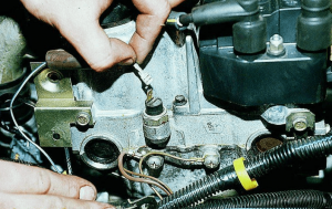 Датчики давления масла в двигателе: виды, особенности и способы проверки