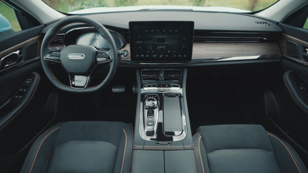 Детская непосредственность: первый тест-драйв китайского гибридного кроссовера Skywell HT-I