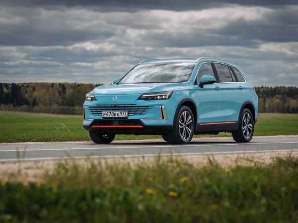 Детская непосредственность: первый тест-драйв китайского гибридного кроссовера Skywell HT-I