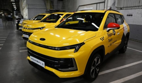 Дилеры столичных таксопарков получили уже 560 кроссоверов &laquo;Москвич 3&raquo;