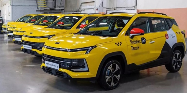 Дилеры столичных таксопарков получили уже 560 кроссоверов &laquo;Москвич 3&raquo;
