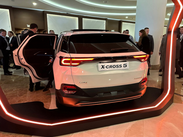 Эксперты оценили идею запуска нового кроссовера Lada X-Cross 5 в Санкт-Петербурге
