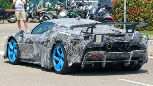 Компания Ferrari показала на тизере более хадкорную версию Ferrari SF90 