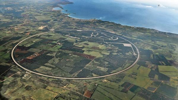 Компания Porsche разработает &laquo;высокоавтономные&raquo; функции в испытательном центре Нардо