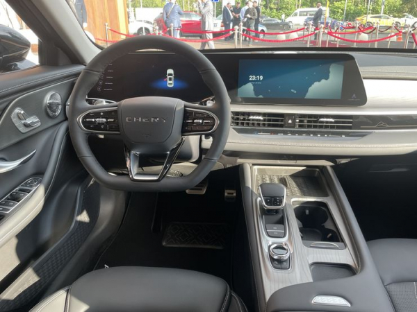 &laquo;Король седанов&raquo;: чем Chery Arrizo 8 окончательно добьет Toyota Camry