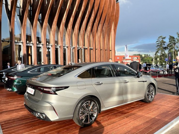 &laquo;Король седанов&raquo;: чем Chery Arrizo 8 окончательно добьет Toyota Camry