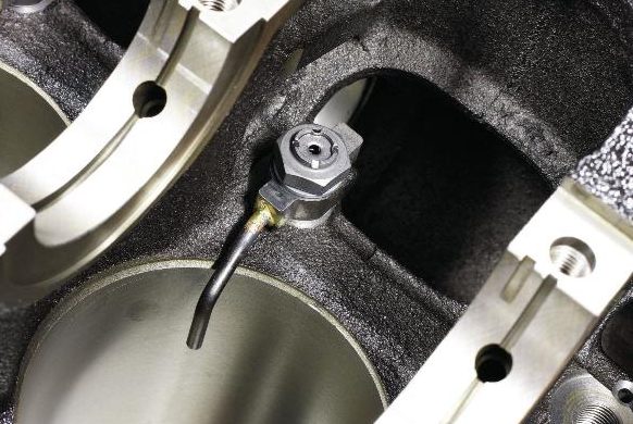 Масляные форсунки в двигателе:&nbsp;для чего нужны маслофорсунки и как работают