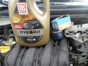Масло Лукойл 5W40:&nbsp;свойства, преимущества и недостатки