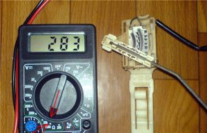 Не работает указатель топлива или датчик топлива неправильно показывает уровень: причины, диагностика и способы устранения проблемы