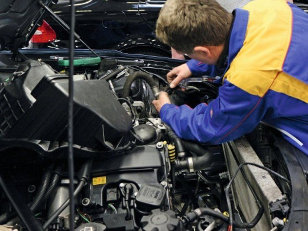 Почему нельзя включать кондиционер сразу после запуска двигателя Почему нельзя включать кондиционер сразу после запуска двигателя