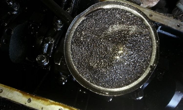 Почему загорается лампочка давления масла