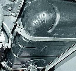 Причины запаха бензина в салоне