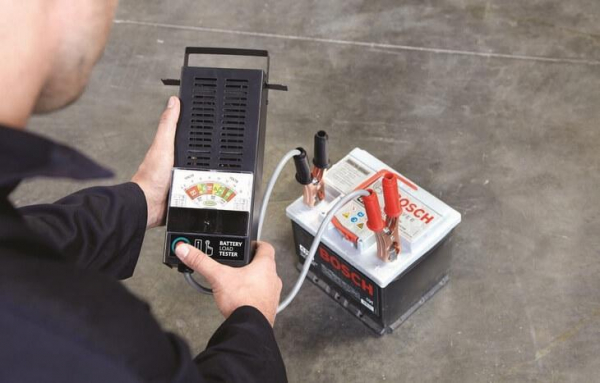 Проверка аккумулятора автомобиля на работоспособность нагрузочной вилкой и другими способами