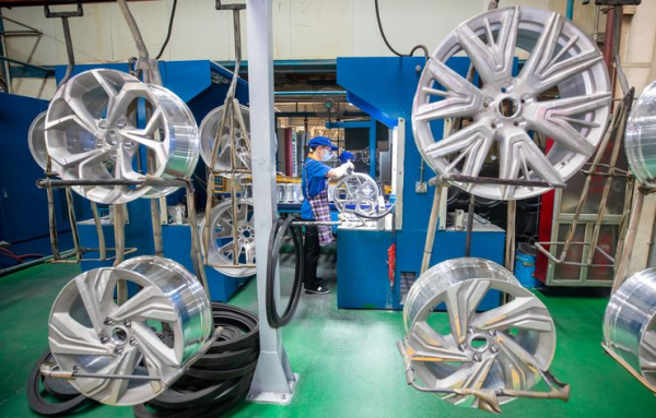 &laquo;Слоновая болезнь&raquo;: российский автопром &laquo;возродят&raquo; на всем китайском