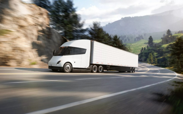 Тягачи Tesla Semi отозваны из-за предупреждения о закрытии дверей Тягачи Tesla Semi отозваны из-за предупреждения о закрытии дверей