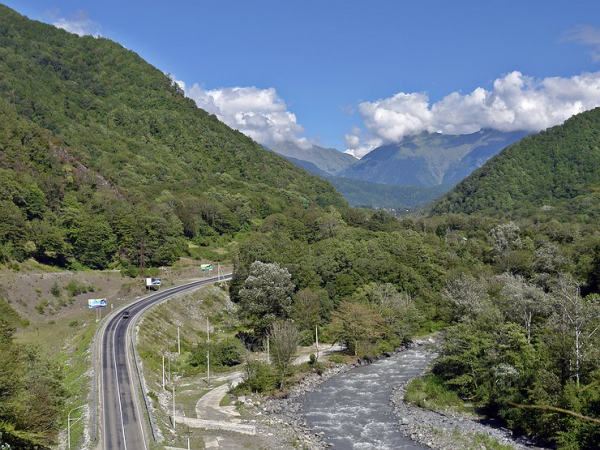 Трасса Джубга-Сочи: хорошей дороги придется ждать еще очень долго