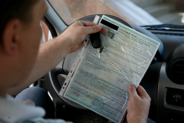 Водители в России массово возмущаются из-за проблем с ОСАГО в 2023 году