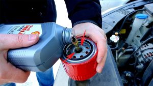 Заливать или не заливать масло в фильтр при его замене