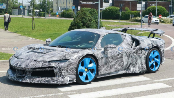 Замечен прототип модернизированного Ferrari SF90 с агрессивным аэродинамическим обвесом  Замечен прототип модернизированного Ferrari SF90 с агрессивным аэродинамическим обвесом