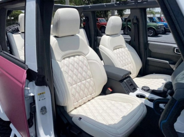 Ford Bronco перетворили на автомобіль для &laquo;Барбі&raquo;