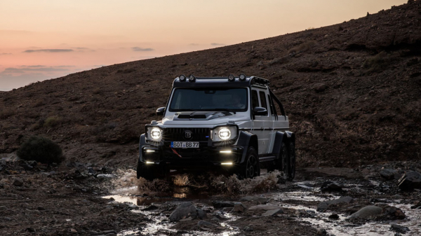 Brabus представил два огромных шестиколесных пикапа мощностью 800 и 900 л.с.