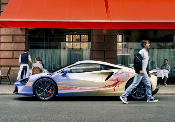 Новітній суперкар McLaren перетворили на витвір мистецтва