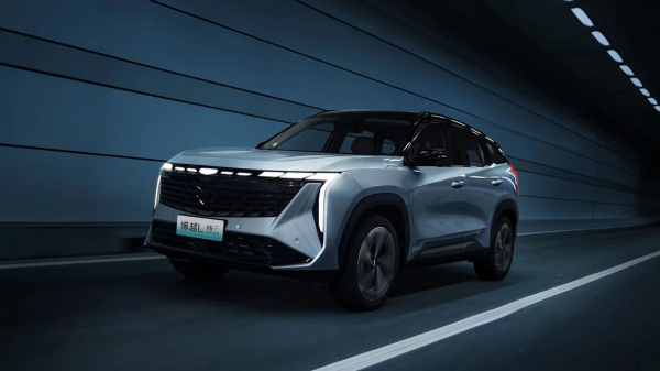 На рынок РФ приехал новый кроссовер Geely