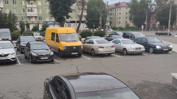 В Минпромторге пообещали следить за ценами на российские автомобили