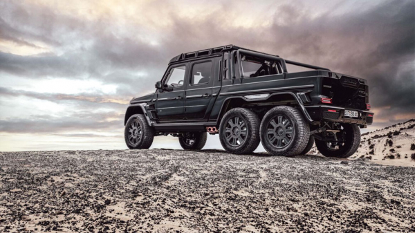Brabus представил два огромных шестиколесных пикапа мощностью 800 и 900 л.с.