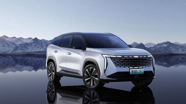 На рынок РФ приехал новый кроссовер Geely