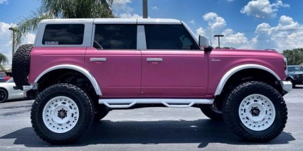 Ford Bronco перетворили на автомобіль для &laquo;Барбі&raquo;