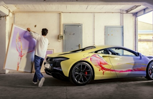 Новітній суперкар McLaren перетворили на витвір мистецтва