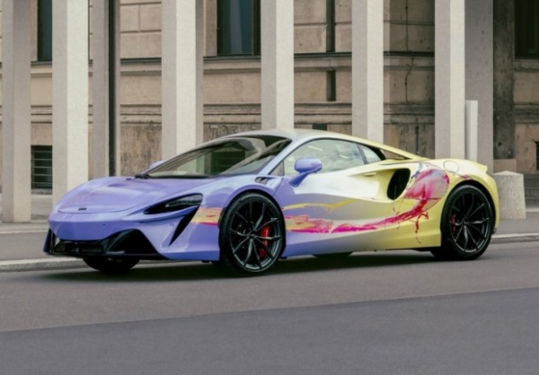 Новітній суперкар McLaren перетворили на витвір мистецтва