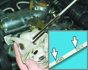 Что делать если перелили масло в двигатель?